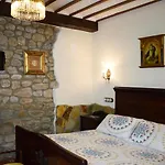 Casona De Linares * Selaya