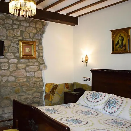 Casona De Linares * Selaya