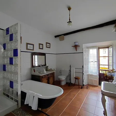 Casona De Linares * Selaya