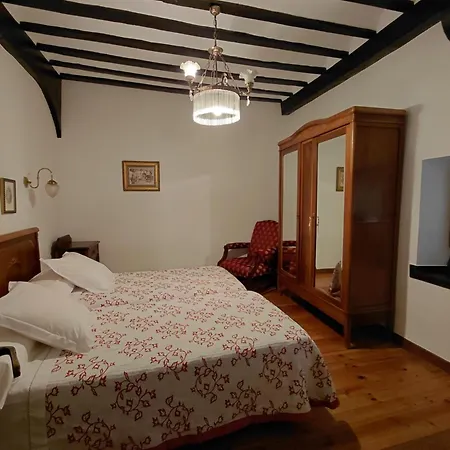 Casona De Linares מלון *