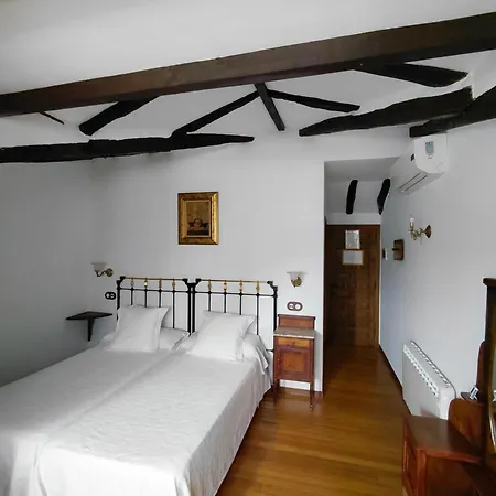 מלון Casona De Linares *