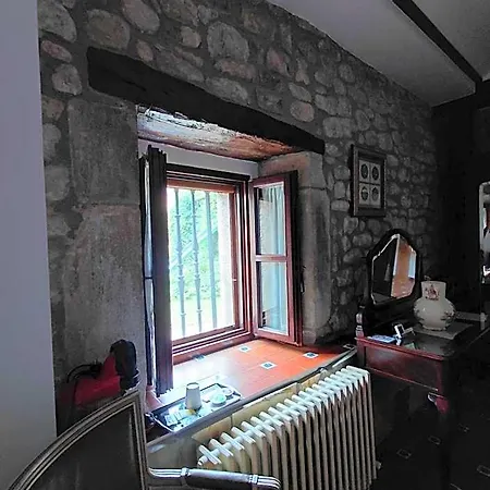 Casona De Linares * Selaya