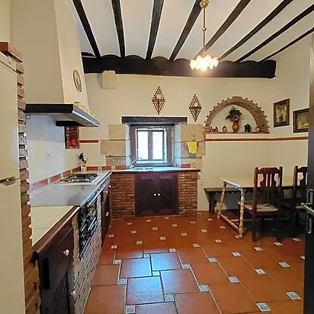 Casona De Linares * Selaya
