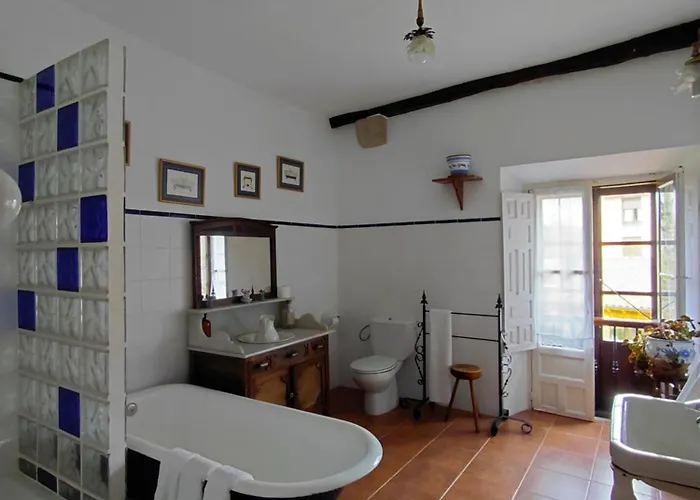 Casona De Linares * Selaya